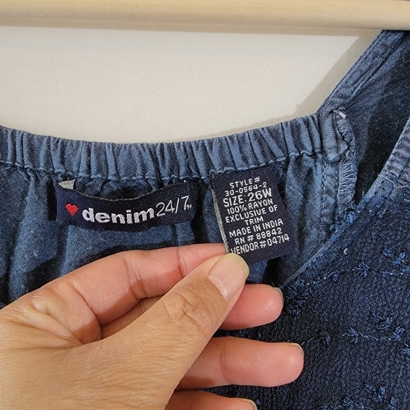 Denim 24/7 Navy Floral Embroidered Lagenlook Top Sz 26W Button Front Gauze - Picture 10 of 12